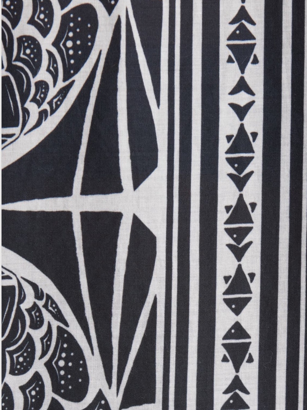 Farm Rio: Monochrome Elegance Scarf
Cover-Up Shirt - Picture 13 of 16